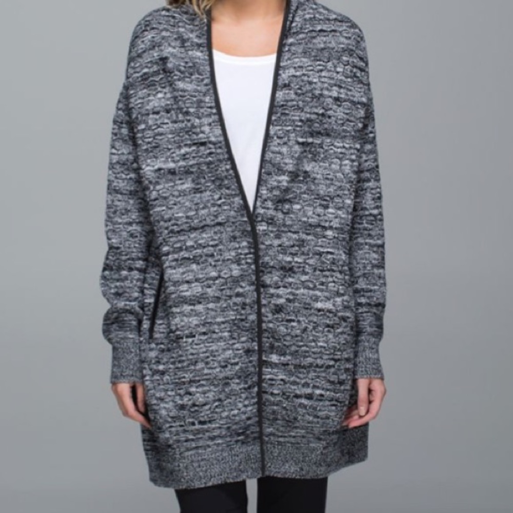 Lululemon Cardi All Day
Black / White